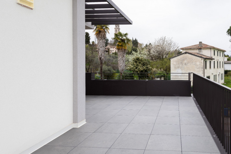 (Per INFO Roberto 3453195338) Scopri l'eleganza e il comfort di questo nuovo attico esclusivo sit...