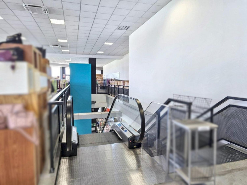 Quest’immobile viene venduto tramite asta online.

Locale commerciale su due piani con magazzino ...