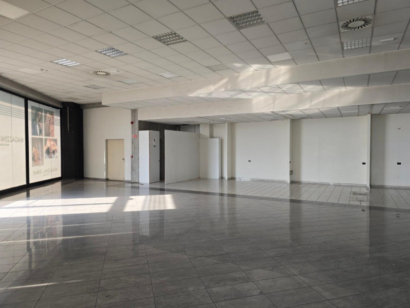 Quest’immobile viene venduto tramite asta online.

Locale commerciale su due piani con magazzino ...