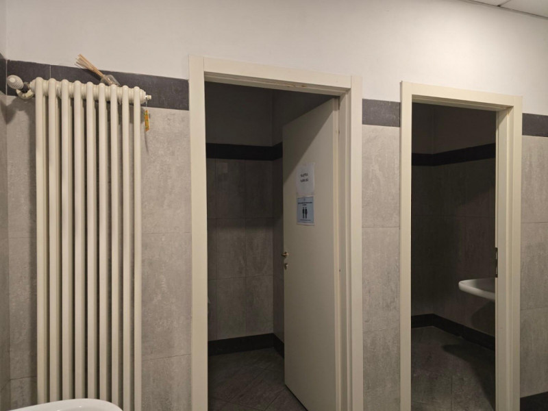 Quest’immobile viene venduto tramite asta online.

Locale commerciale su due piani con magazzino ...