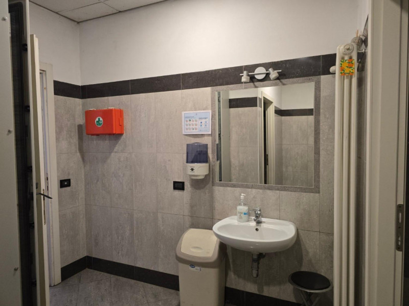 Quest’immobile viene venduto tramite asta online.

Locale commerciale su due piani con magazzino ...