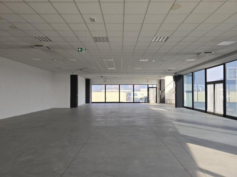 Quest’immobile viene venduto tramite asta online.

Locale commerciale su due piani con magazzino ...