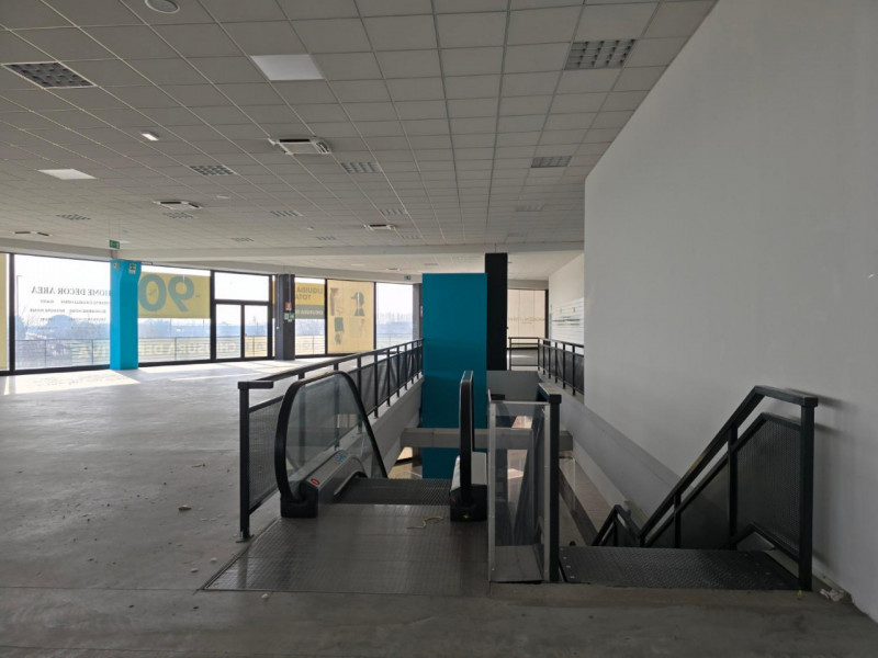 Quest’immobile viene venduto tramite asta online.

Locale commerciale su due piani con magazzino ...