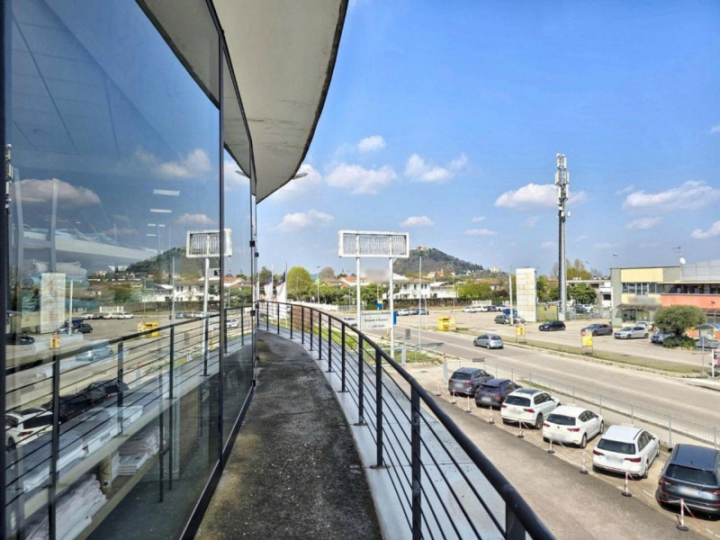 Quest’immobile viene venduto tramite asta online.

Locale commerciale su due piani con magazzino ...