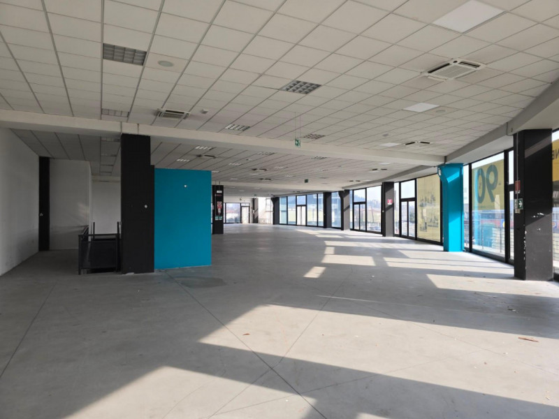 Quest’immobile viene venduto tramite asta online.

Locale commerciale su due piani con magazzino ...