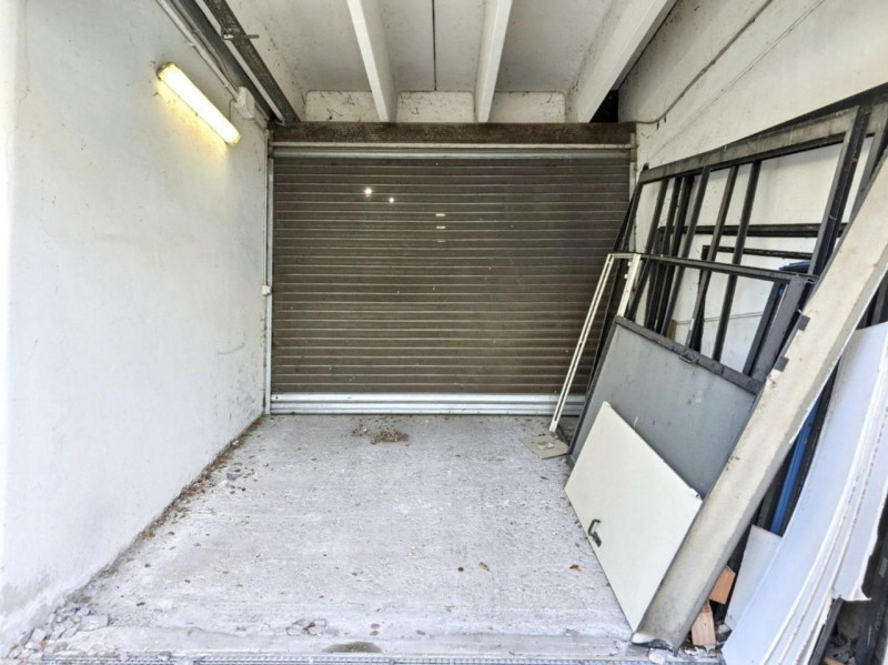 Quest’immobile viene venduto tramite asta online.

Locale commerciale su due piani con magazzino ...