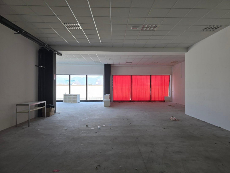 Quest’immobile viene venduto tramite asta online.

Locale commerciale su due piani con magazzino ...