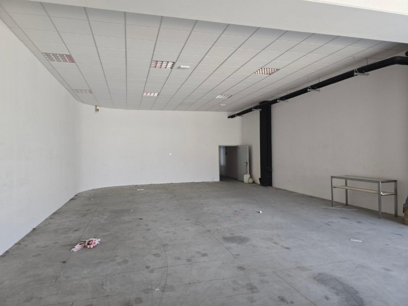 Quest’immobile viene venduto tramite asta online.

Locale commerciale su due piani con magazzino ...