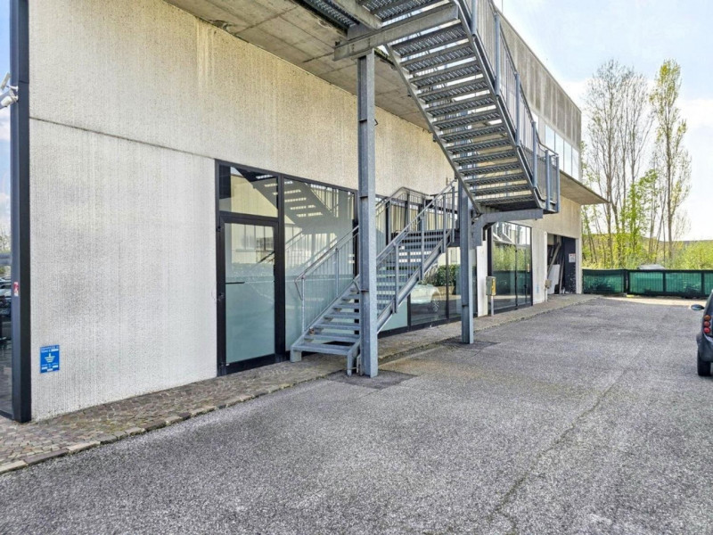 Quest’immobile viene venduto tramite asta online.

Locale commerciale su due piani con magazzino ...