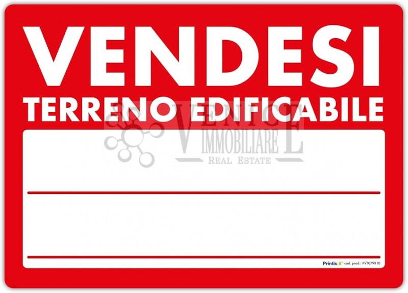 Scopri l'opportunità unica di investire in un terreno edificabile residenziale situato nel cuore ...