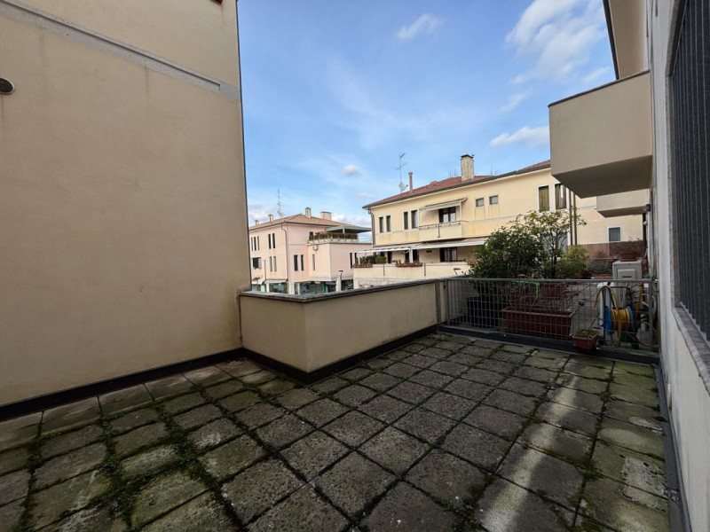 Rif. A863 (per info 392 6956333 Nada)

Proponiamo ufficio da convertire in appartamento con un pi...