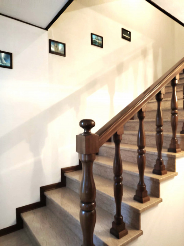 Scopri questa meravigliosa bifamiliare situata in centro della tranquilla zona di Cà Rainati. Que...