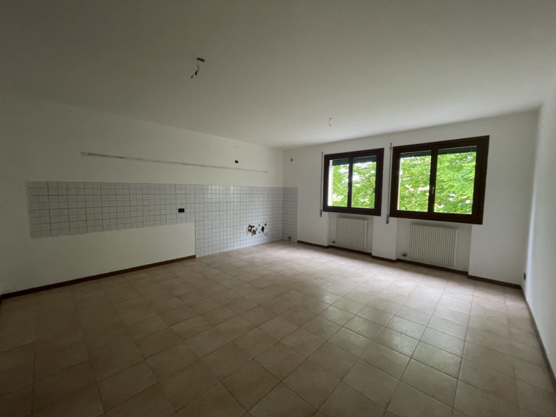 Proponiamo in vendita un luminoso appartamento trilocale di circa 83 mq, situato a Sarmego (Grumo...