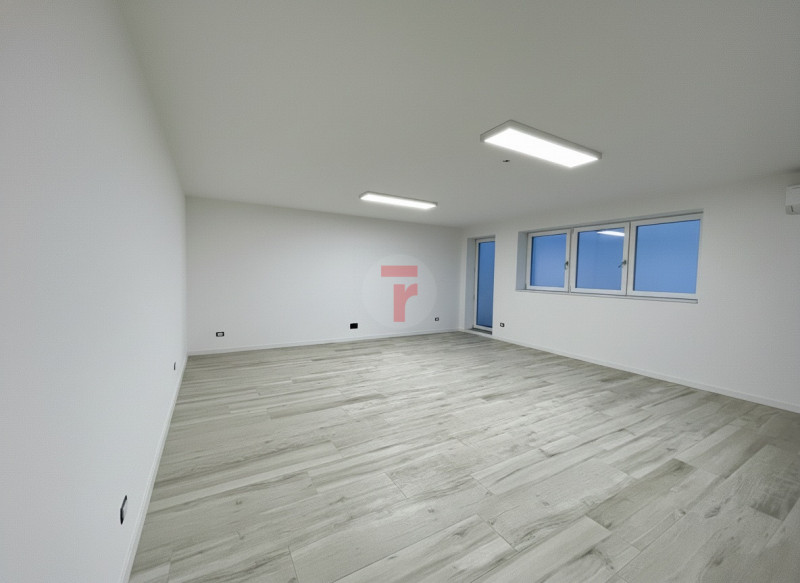 Questa esclusiva bifamiliare rappresenta la perfetta sintesi tra design contemporaneo, tecnologia...