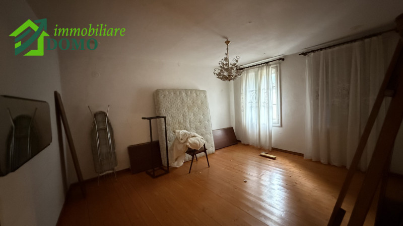 Arsiero: appartamento tricamere con ingresso indipendente al piano primo e secondo €59.000 info 3...