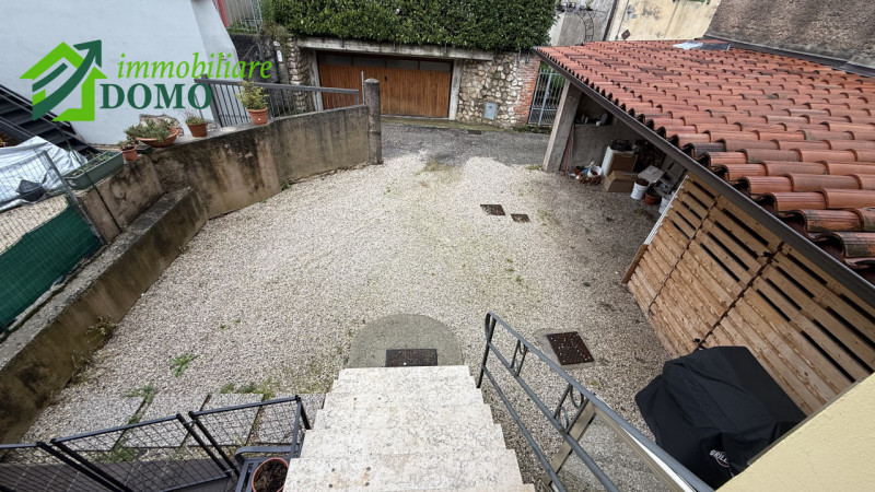 Arsiero: appartamento tricamere con ingresso indipendente al piano primo e secondo €59.000 info 3...