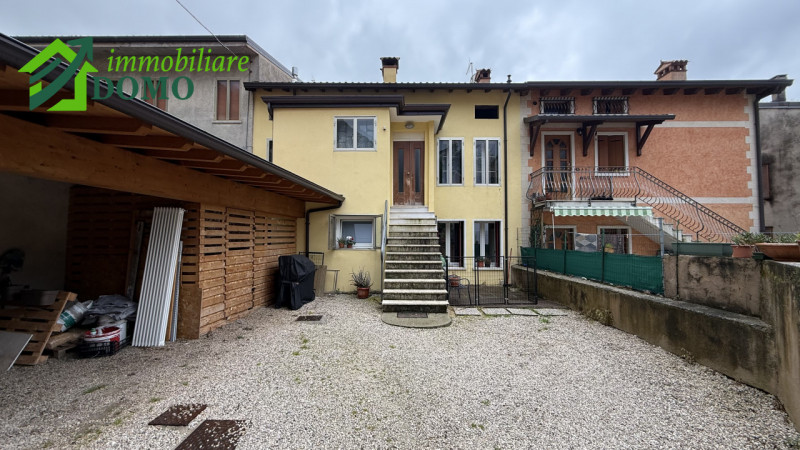 Arsiero: appartamento tricamere con ingresso indipendente al piano primo e secondo €59.000 info 3...