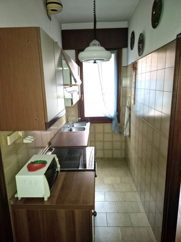 Proponiamo in vendita un occasione imperdibile, una splendida casa singola situata nella tranquil...