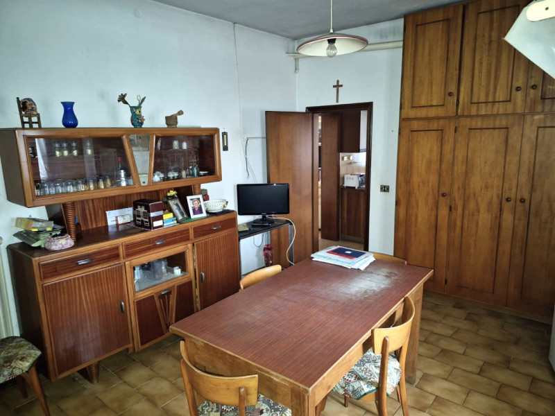 Proponiamo in vendita un occasione imperdibile, una splendida casa singola situata nella tranquil...