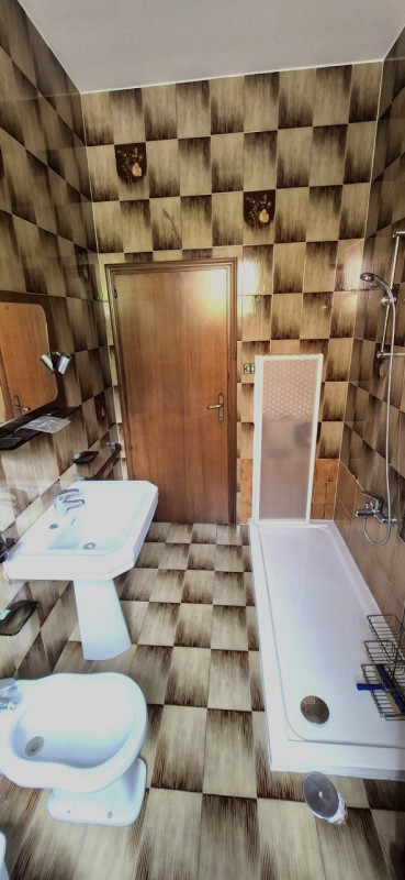 Proponiamo in vendita un occasione imperdibile, una splendida casa singola situata nella tranquil...