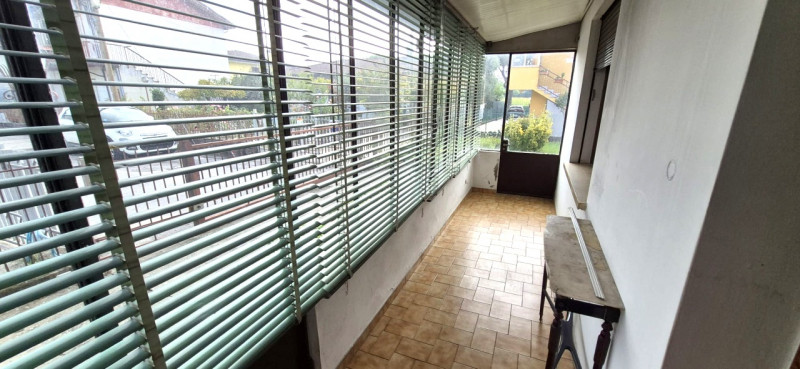 Proponiamo in vendita un occasione imperdibile, una splendida casa singola situata nella tranquil...