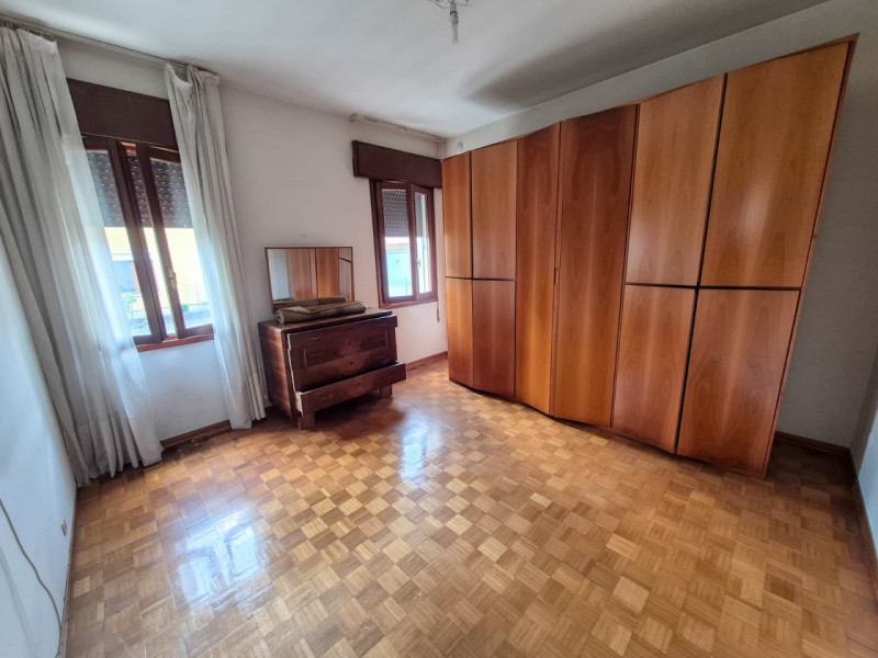 Proponiamo in vendita un occasione imperdibile, una splendida casa singola situata nella tranquil...