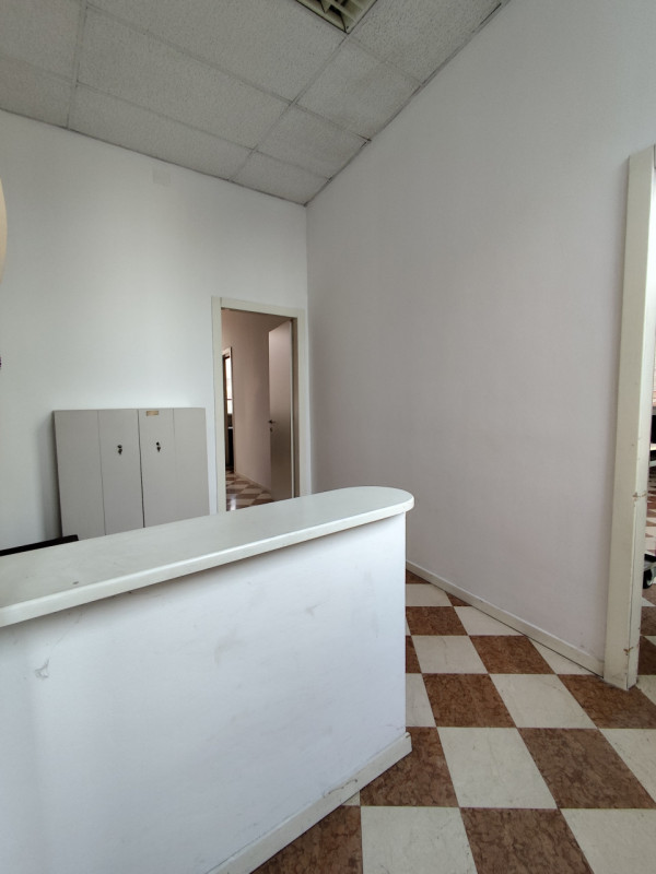 Scopri un'opportunità imperdibile di acquistare un ufficio di ampie dimenzioni in una zona strate...