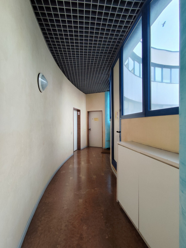 Scopri un'opportunità imperdibile di acquistare un ufficio di ampie dimenzioni in una zona strate...