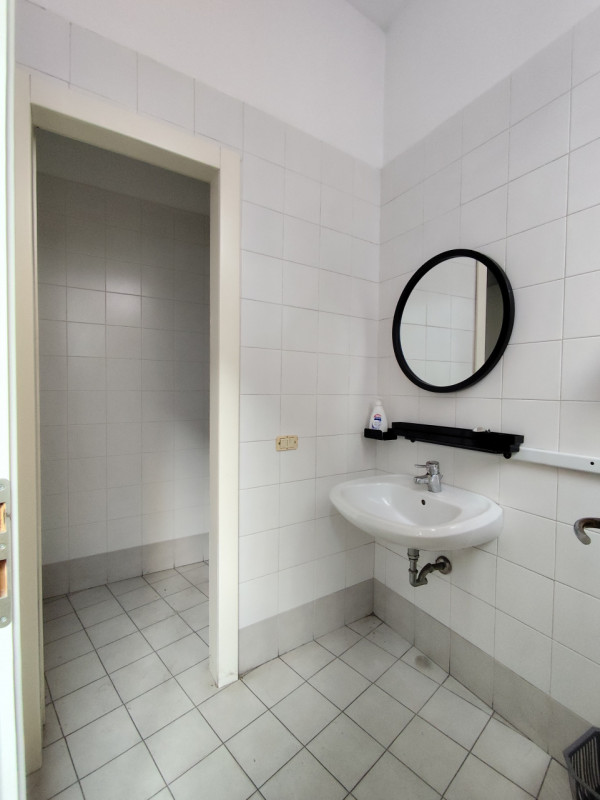 Scopri un'opportunità imperdibile di acquistare un ufficio di ampie dimenzioni in una zona strate...