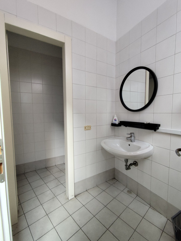 Scopri un'opportunità imperdibile di acquistare un ufficio di ampie dimenzioni in una zona strate...