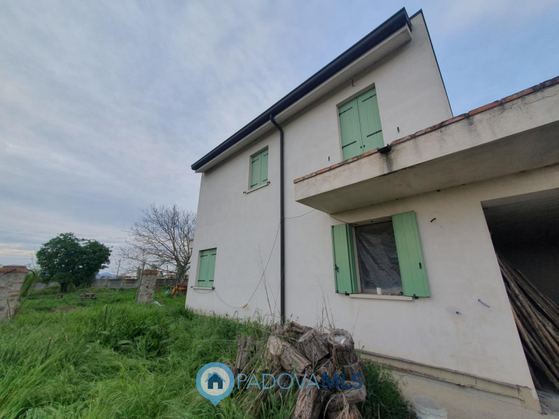 Immobile in esclusiva al Gruppo Padova MLS
A Pozzonovo, porzione di bifamiliare al grezzo con amp...