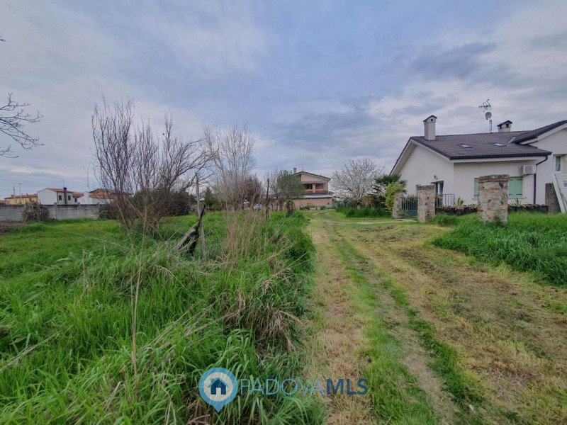 Immobile in esclusiva al Gruppo Padova MLS
A Pozzonovo, porzione di bifamiliare al grezzo con amp...