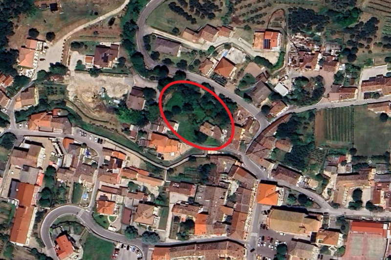 Quest’immobile viene venduto tramite asta online.

Fabbricato residenziale e magazzino, siti nel ...