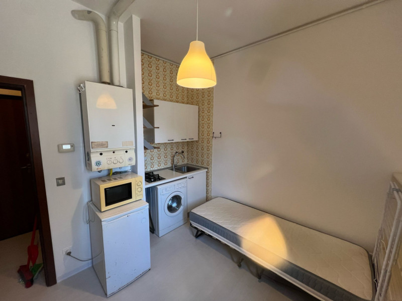 DISPONIBILE PER LA LOCAZIONE UN GRAZIOSO MONOLOCALE COMPLETAMENTE RISTRUTTURATO NEL CUORE DEL POR...