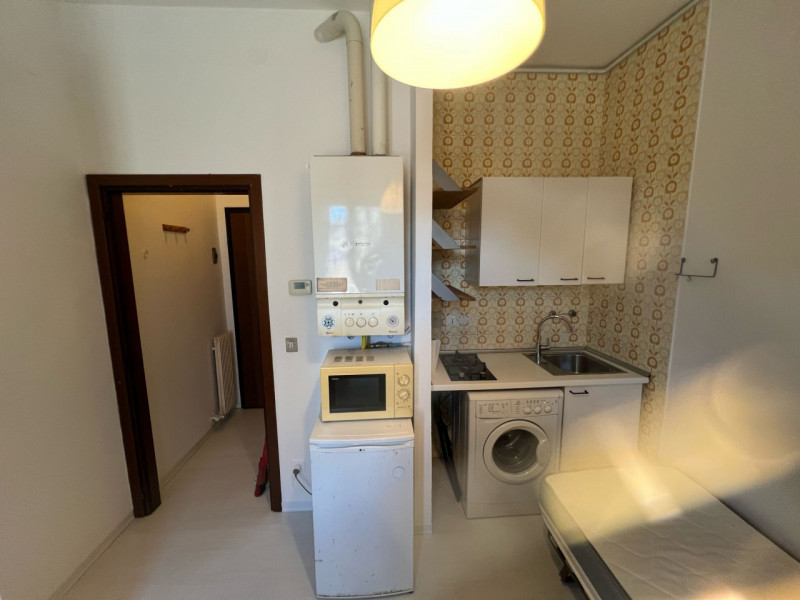 DISPONIBILE PER LA LOCAZIONE UN GRAZIOSO MONOLOCALE COMPLETAMENTE RISTRUTTURATO NEL CUORE DEL POR...