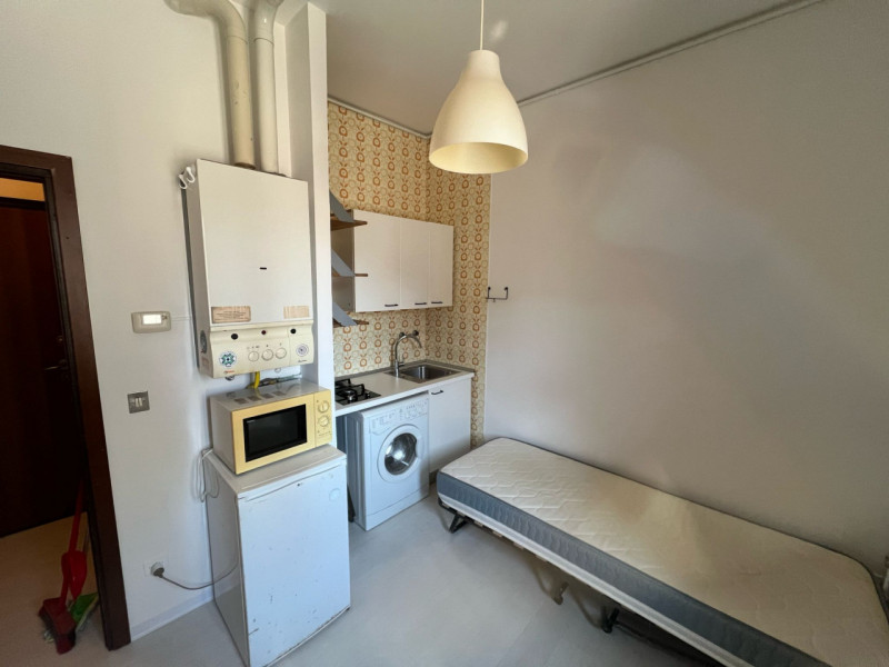 DISPONIBILE PER LA LOCAZIONE UN GRAZIOSO MONOLOCALE COMPLETAMENTE RISTRUTTURATO NEL CUORE DEL POR...