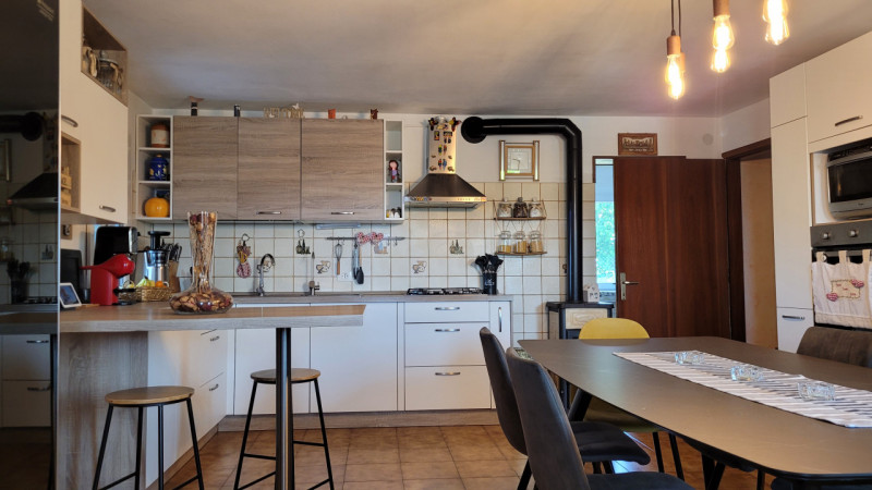 Situata nella cittadina di Mareno di Piave, questa porzione indipendente di casa a schiera è stat...