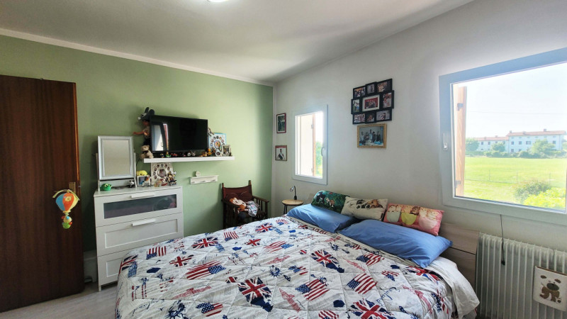 Situata nella cittadina di Mareno di Piave, questa porzione indipendente di casa a schiera è stat...