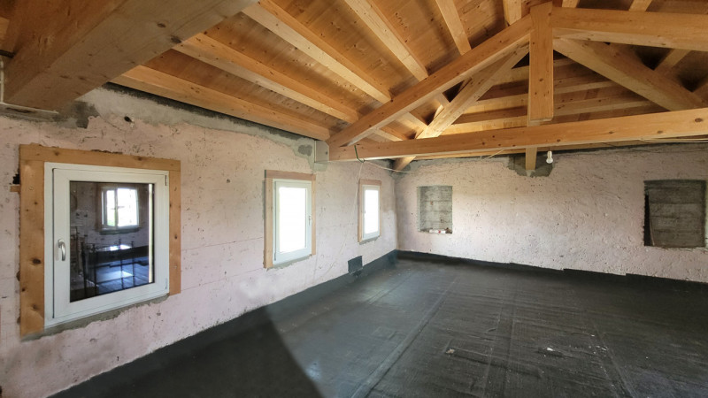 Situata nella cittadina di Mareno di Piave, questa porzione indipendente di casa a schiera è stat...