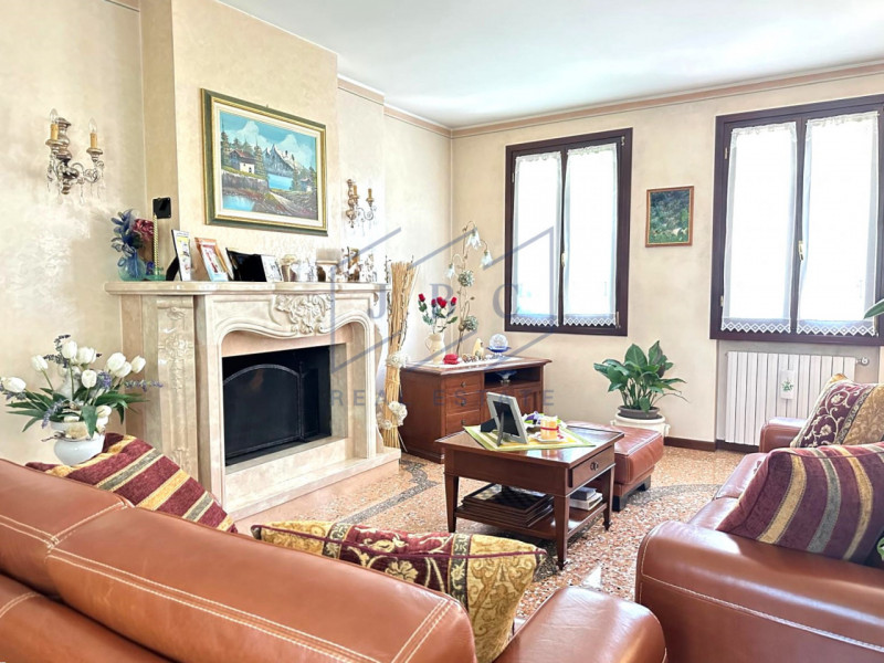 Esclusiva opportunità a Santa Maria di Campagna, a soli 2 km dal centro di Cessalto (TV). Questa ...