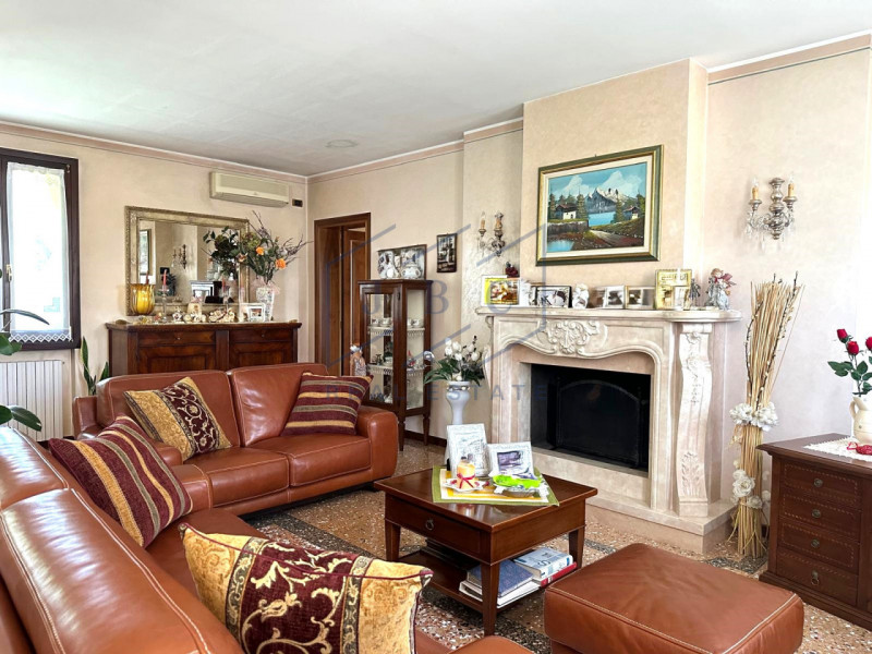 Esclusiva opportunità a Santa Maria di Campagna, a soli 2 km dal centro di Cessalto (TV). Questa ...