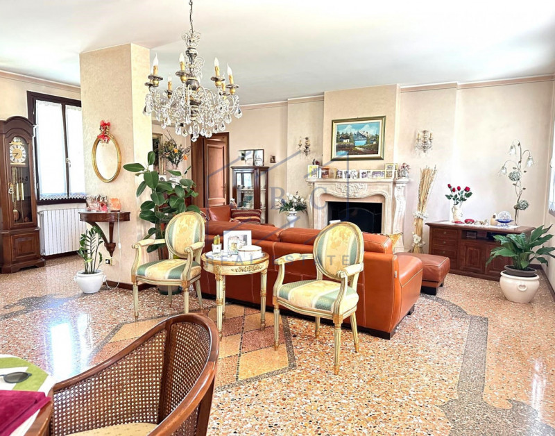 Esclusiva opportunità a Santa Maria di Campagna, a soli 2 km dal centro di Cessalto (TV). Questa ...