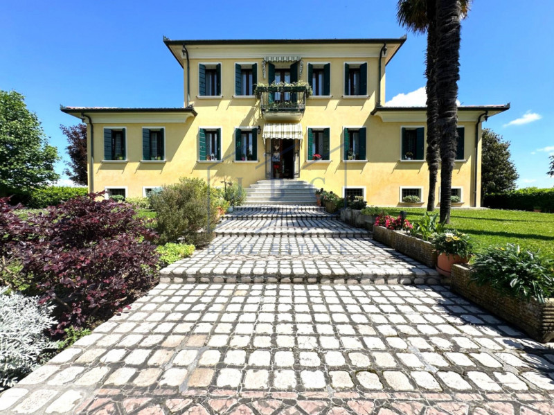 Esclusiva opportunità a Santa Maria di Campagna, a soli 2 km dal centro di Cessalto (TV). Questa ...