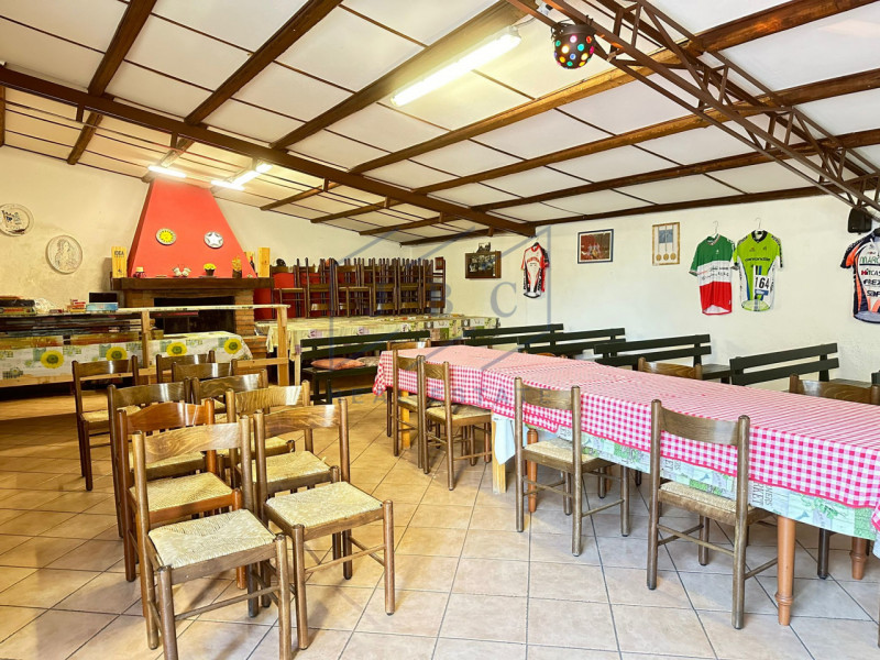 VAZZOLA - (TV)
In frazione di Tezze di Piave, proponiamo in vendita intera proprietà, vicina al c...