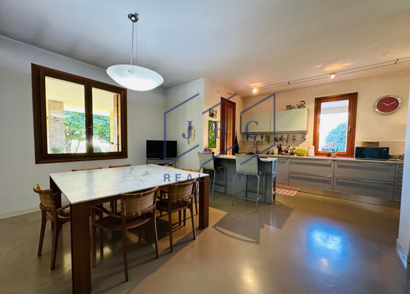 ODERZO - (TV)
Nella prima periferia di Oderzo, proponiamo in esclusiva meravigliosa bifamiliare c...