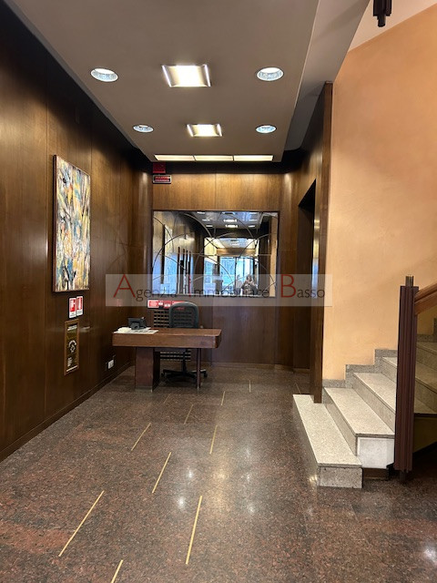 In affitto a Padova, in una posizione strategica e ben servita, proponiamo un ampio ufficio situa...