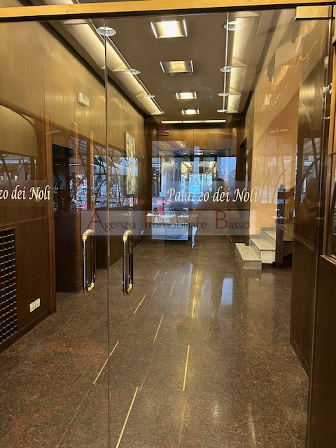 In affitto a Padova, in una posizione strategica e ben servita, proponiamo un ampio ufficio situa...