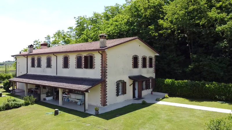 Posizione incantevole
Immersa nel verde della frazione di Val Sanzibio (Galzignano Terme), questa...