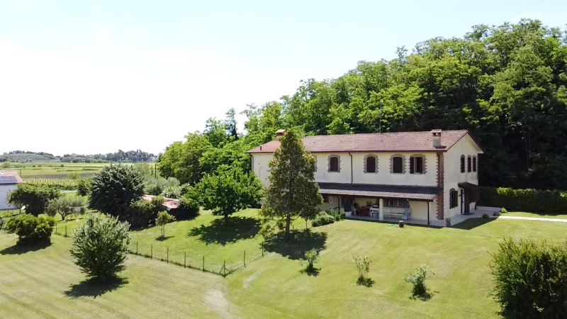 Posizione incantevole
Immersa nel verde della frazione di Val Sanzibio (Galzignano Terme), questa...