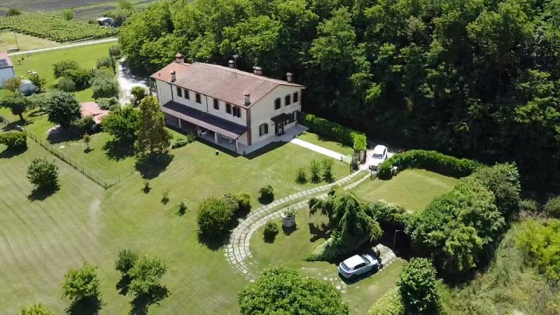 Posizione incantevole
Immersa nel verde della frazione di Val Sanzibio (Galzignano Terme), questa...